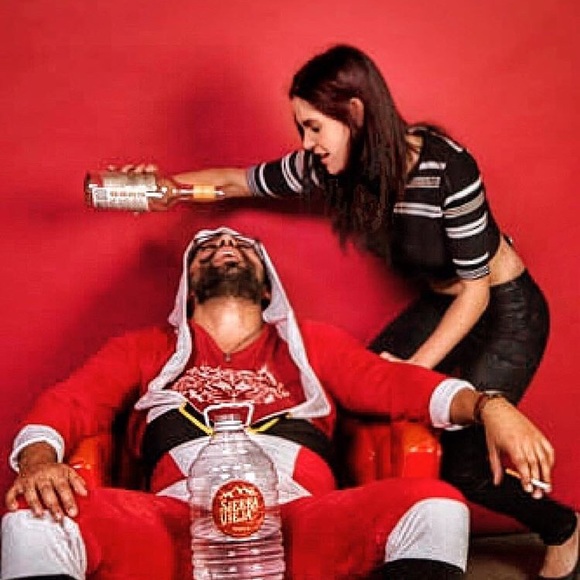 Coming in hot 🤷🏻♀️🥂 - Picture 3 of 7